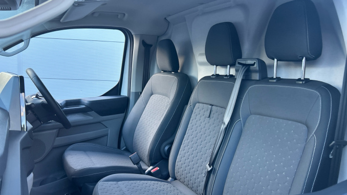 Ford Transit Custom 320 L1 Petrol Fwd 2.5 PHEV 232ps H1 Van Limited Auto - Image 13